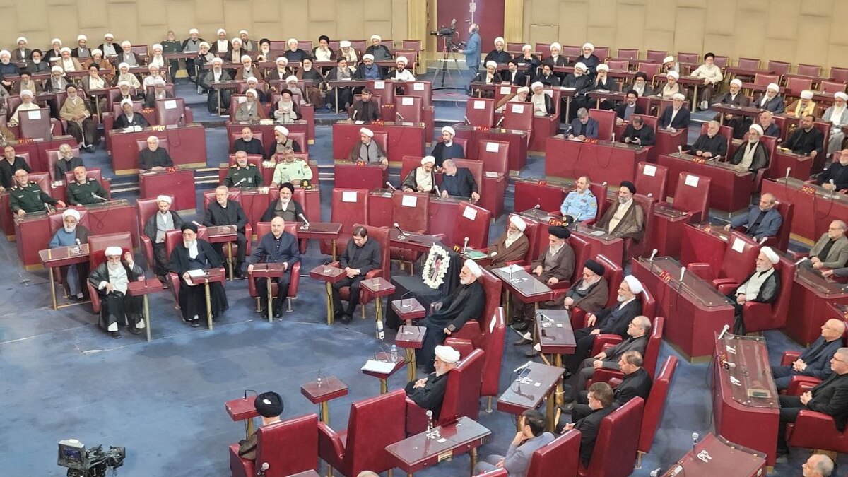 حاشیه و متن آغاز ششمین دوره مجلس خبرگان رهبری؛آیت الله موحدی کرمانی رئیس شد