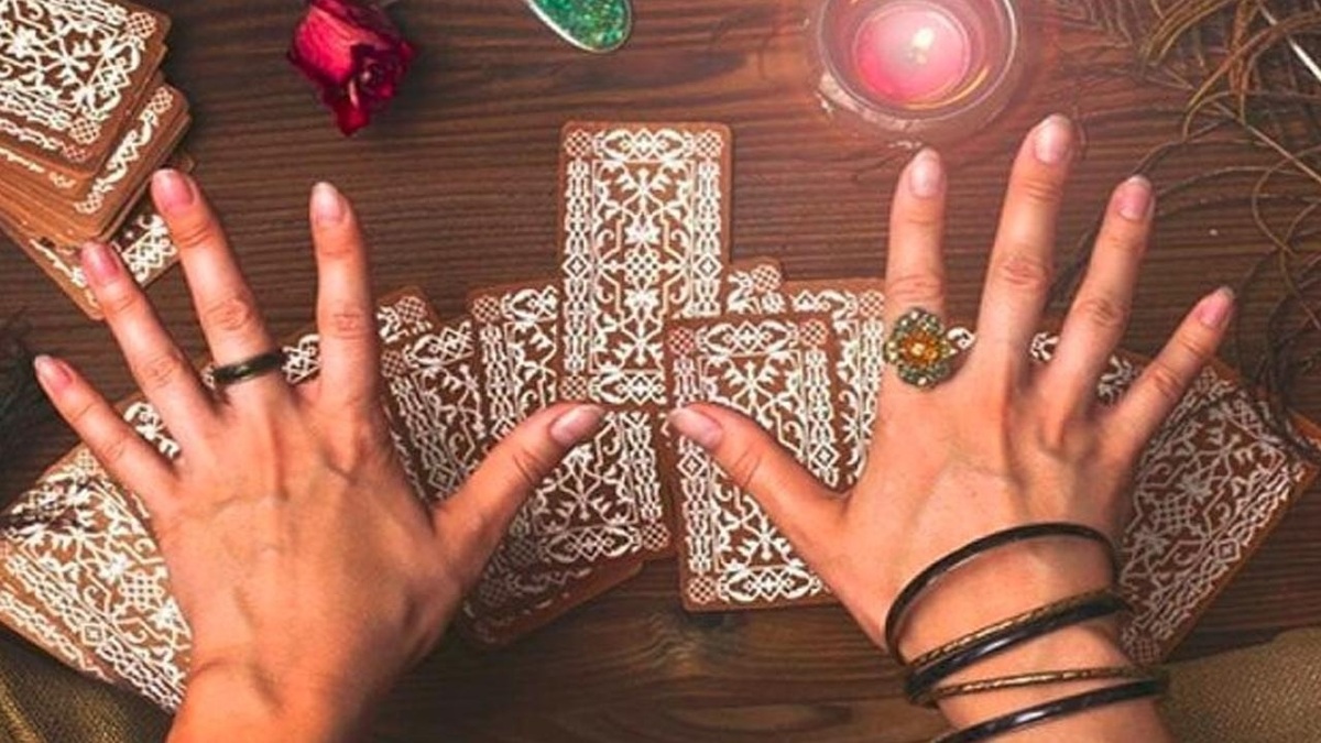 زندگی‌هایـی که با نسـخه رمـــالان تبــــاه می‌شـــود