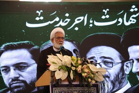 تسلیم رهبری بودن و مردمداری دو وجه تمایز شهید جمهور با سایر مسئولان بود