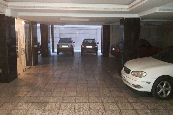 پارک کردن خودرو در قسمت مشاعات ساختمان جرم است